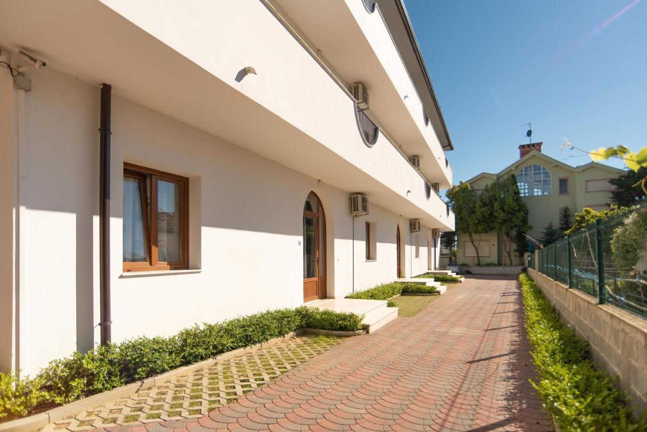 Hotel San Pietro Martin Fushe-Drac Екстериор снимка