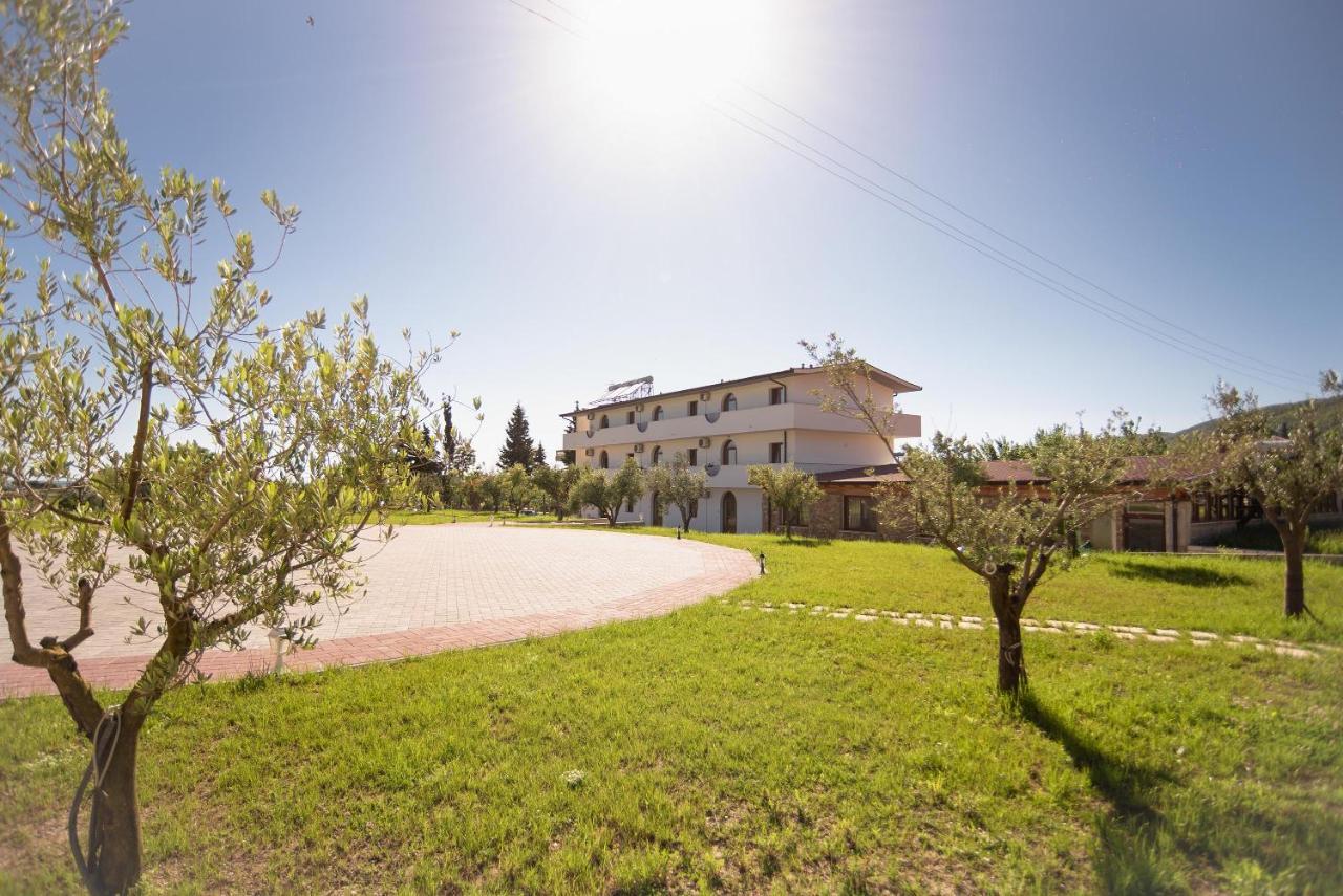 Hotel San Pietro Martin Fushe-Drac Екстериор снимка